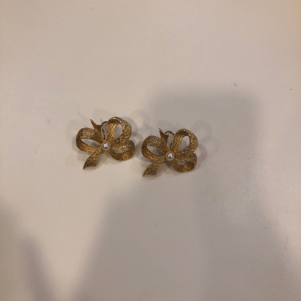 Gerard Yosca good bow earrings with pearl